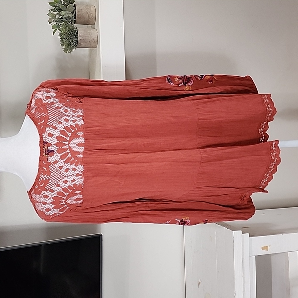 Artesia Embroidered Lace Detail V-Neck Boho Top - Picture 7 of 9